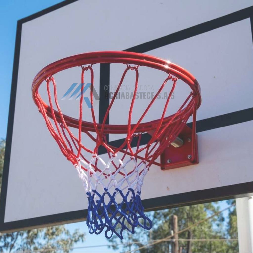 Aro de baloncesto profesional metálico en color rojo con malla tricolor para tableros y canchas, fabricado por Comercializadora Acriabastece SAS en Bogotá