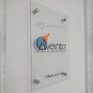 Aviso Corporativo en Acrílico 80×60 cm | Con Dilatadores