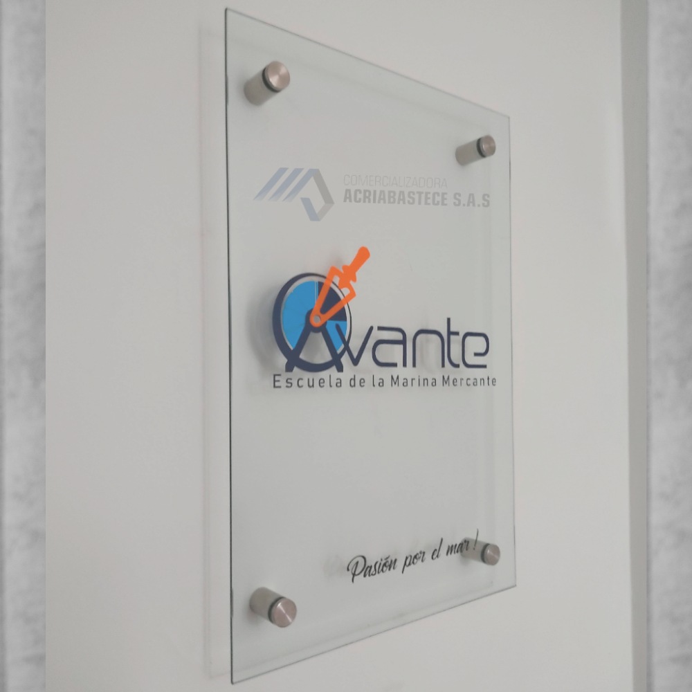 Aviso en acrílico de 40x60 cm decorado en plóter de corte para oficina